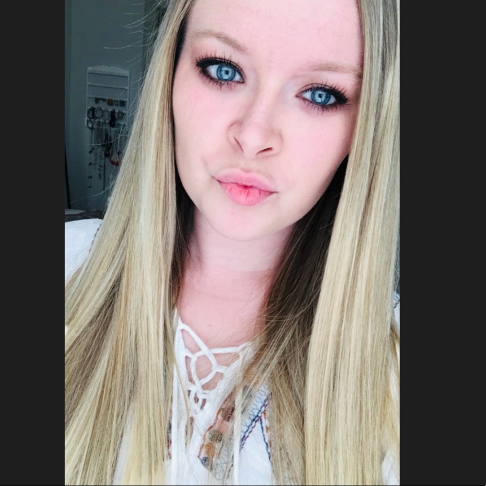 Meet your Posher, Alyssa